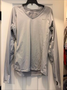 Nike Women’s Light Gray Long-Sleeve V-Neck Performance Top